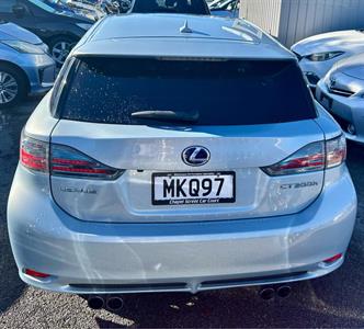 2011 Lexus CT200H - Thumbnail